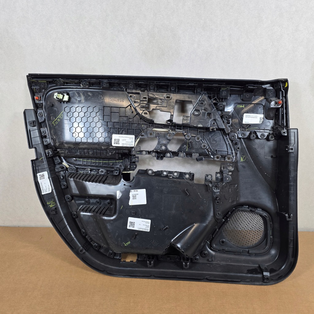 фото №13, Mercedes eqa w247 правый обшивка дверь перед передний