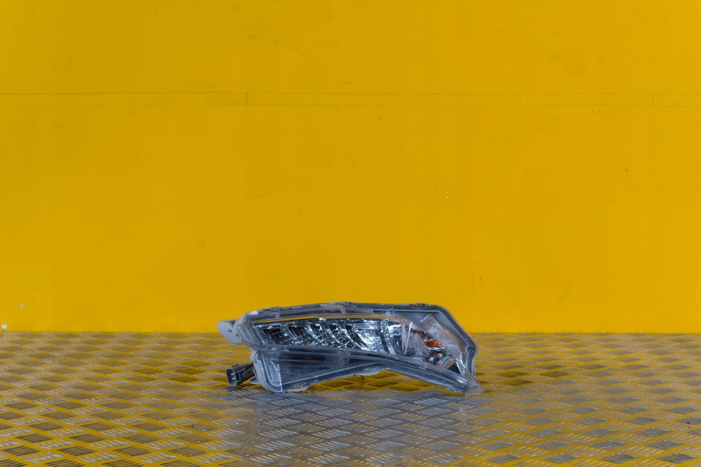 фото №1, Toyota camry поворотник лампа led drl противотуманная фара r