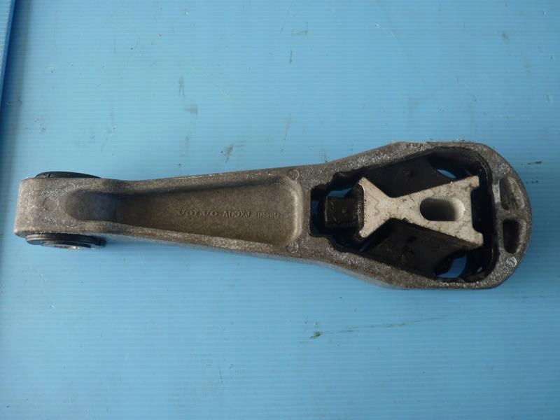 фото №1, Volvo v40 кронштейн 31359642 12-19