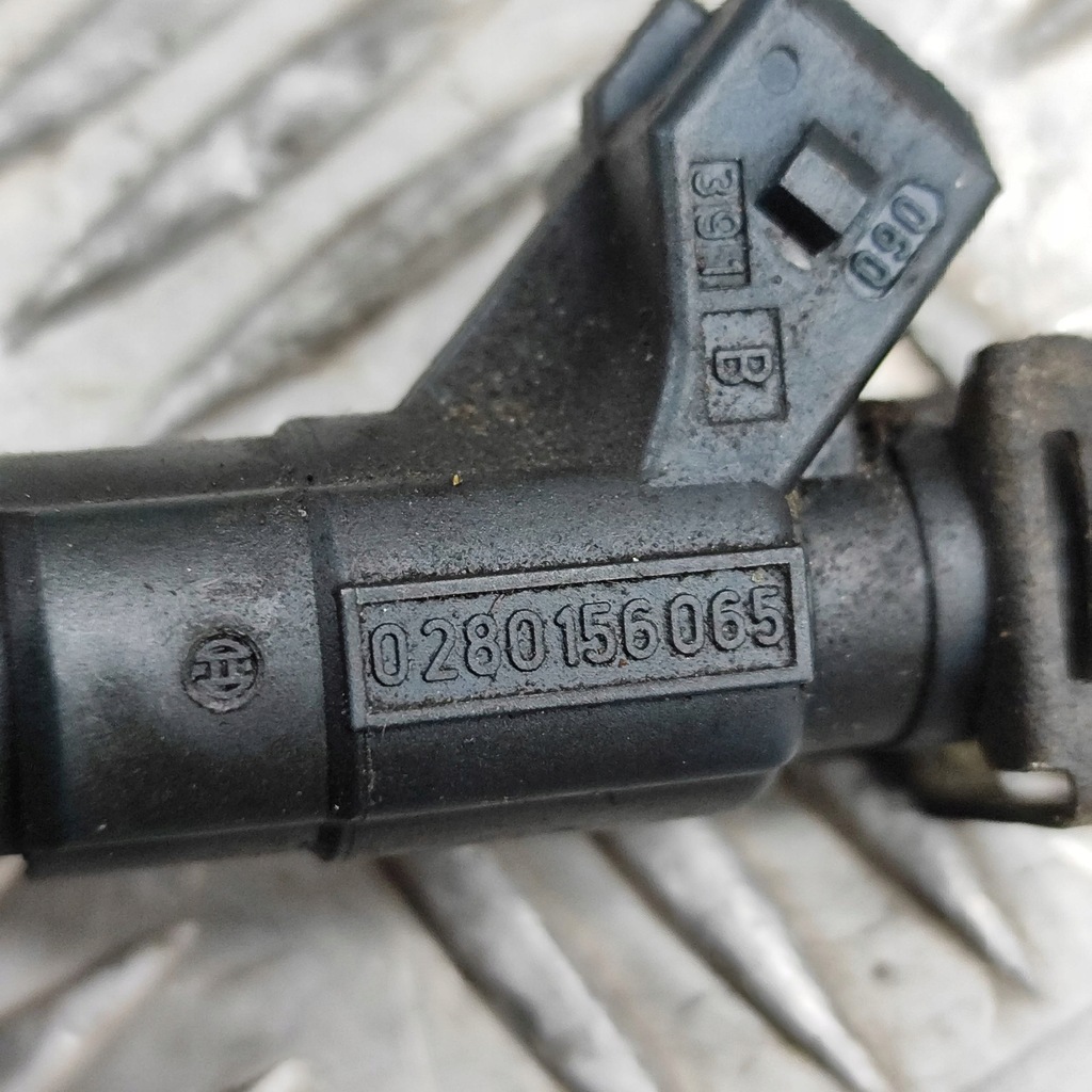 фото №8, Audi a4 s4 b6 8e 8h 2003 форсунка топлива