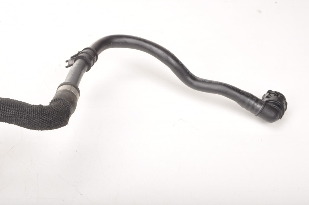 Mercedes w177 amg a35 2.0 труба шланг воды Доставка