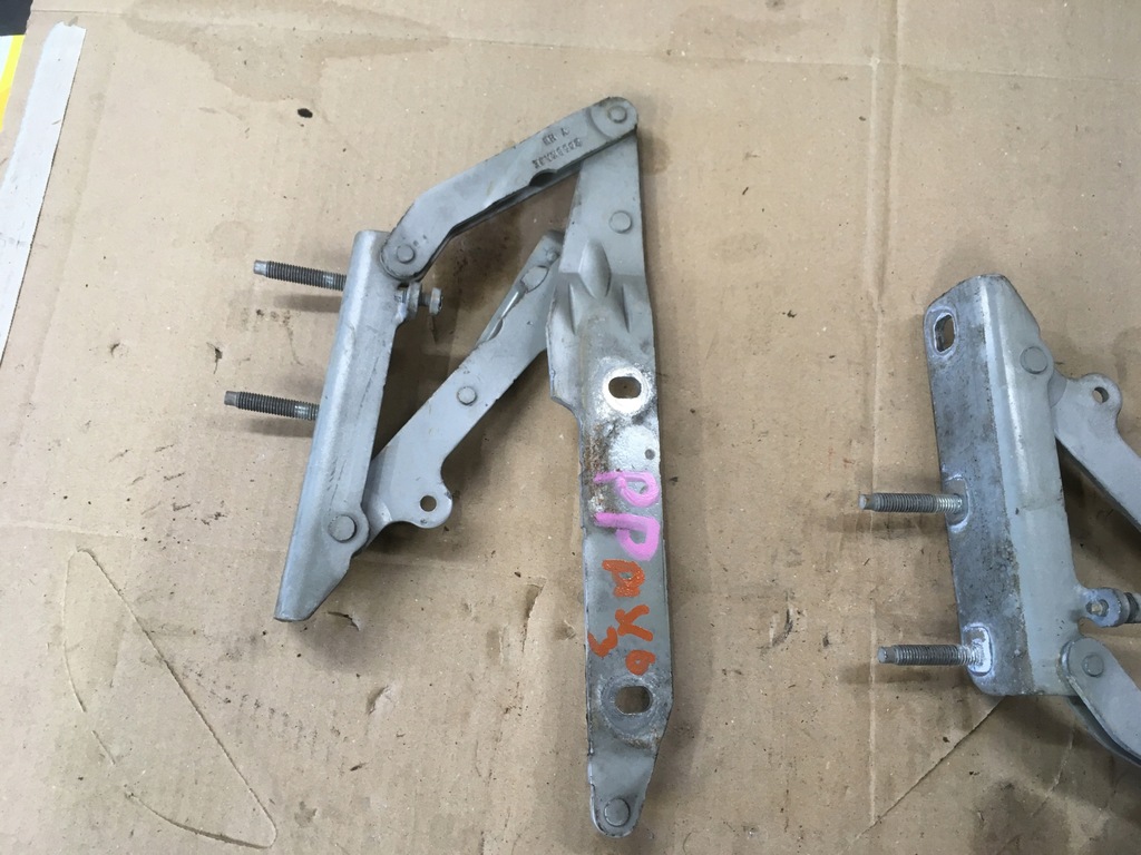 фото №3, Петля капот правый левый discovery iii 3