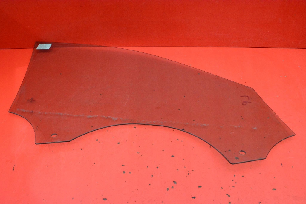 Скло бокове  ліва перед передня vw passat b8 універсал 14-20 Зі Шроту