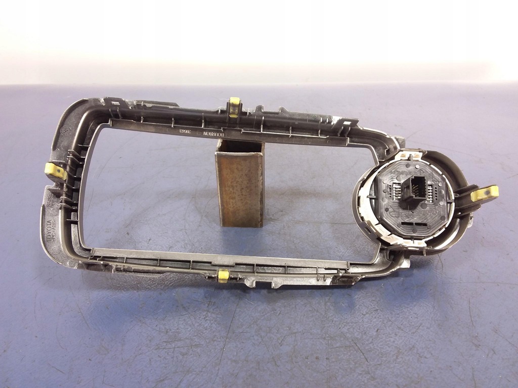 фото №5, Toyota yaris iii рамка радио 86451-0d010