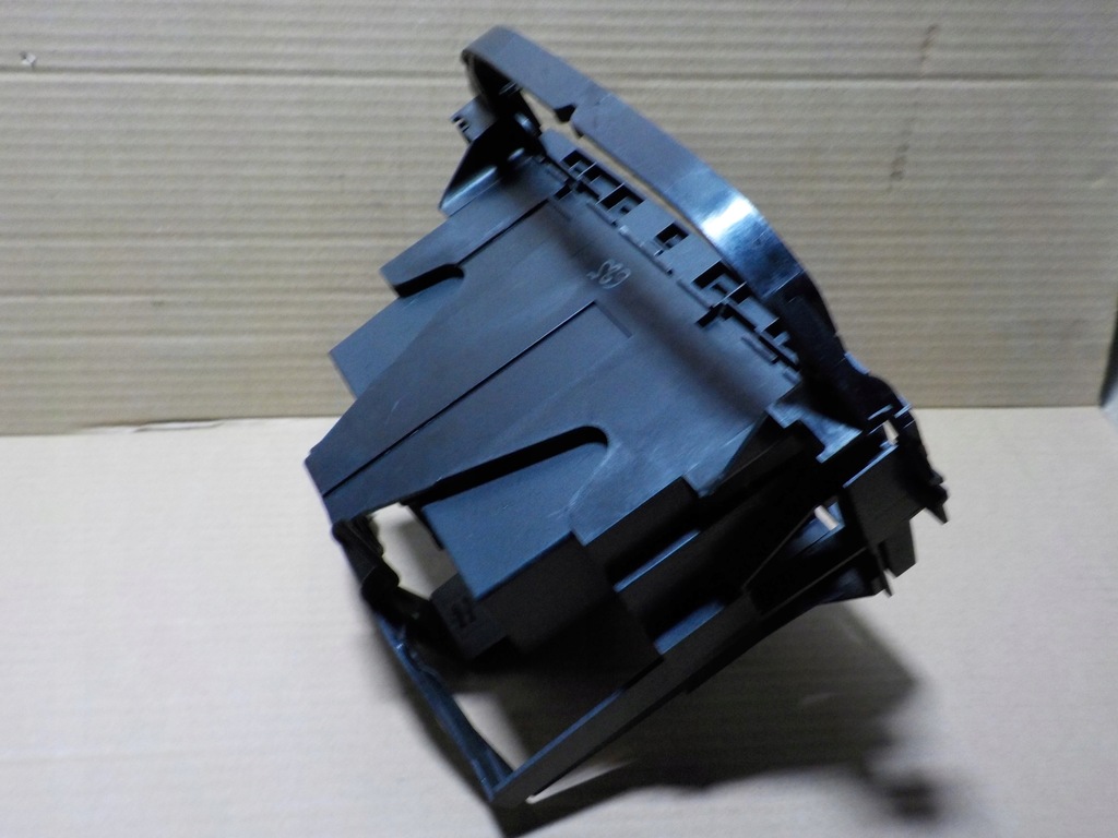 фото №2, Ford focus c-max 1.8 b 2003r. панель бардачок рамка радио