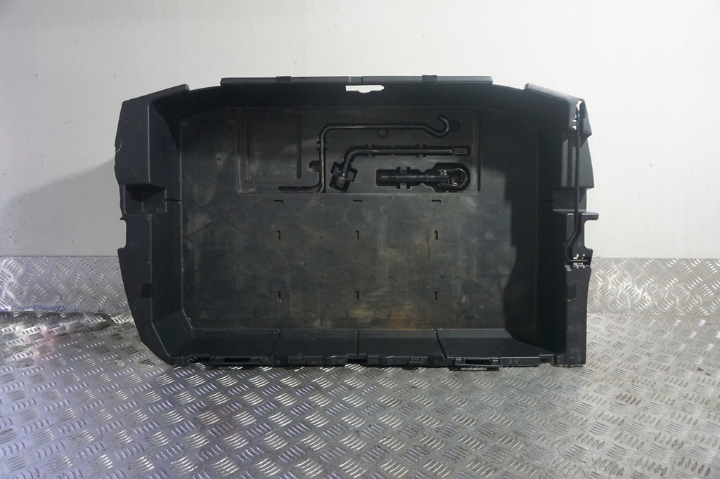 фото №1, Вкладыш wsad лоток ушко ключ багажника toyota prius ii 03-