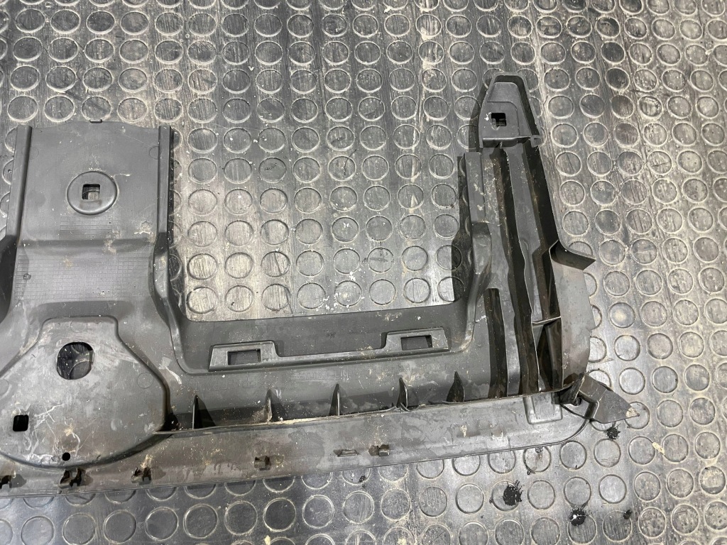 Audi q7 2 4m0 рестайлинг  24- накладка поперечина перед передний Недорого