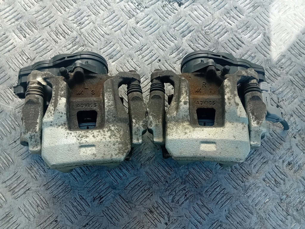 фото №1, Outlander iii 3 lift 2.4 phev суппорт задняя левый lub правый