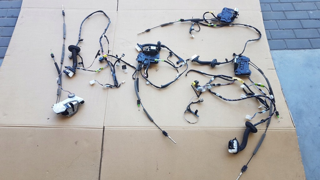 Купити Lexus ux 250h 2021 замок двері перед лівий usa