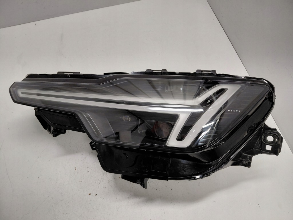 Volvo xc90 2 рестайлинг  3 full led фара правый  левая идеальное с Разборки