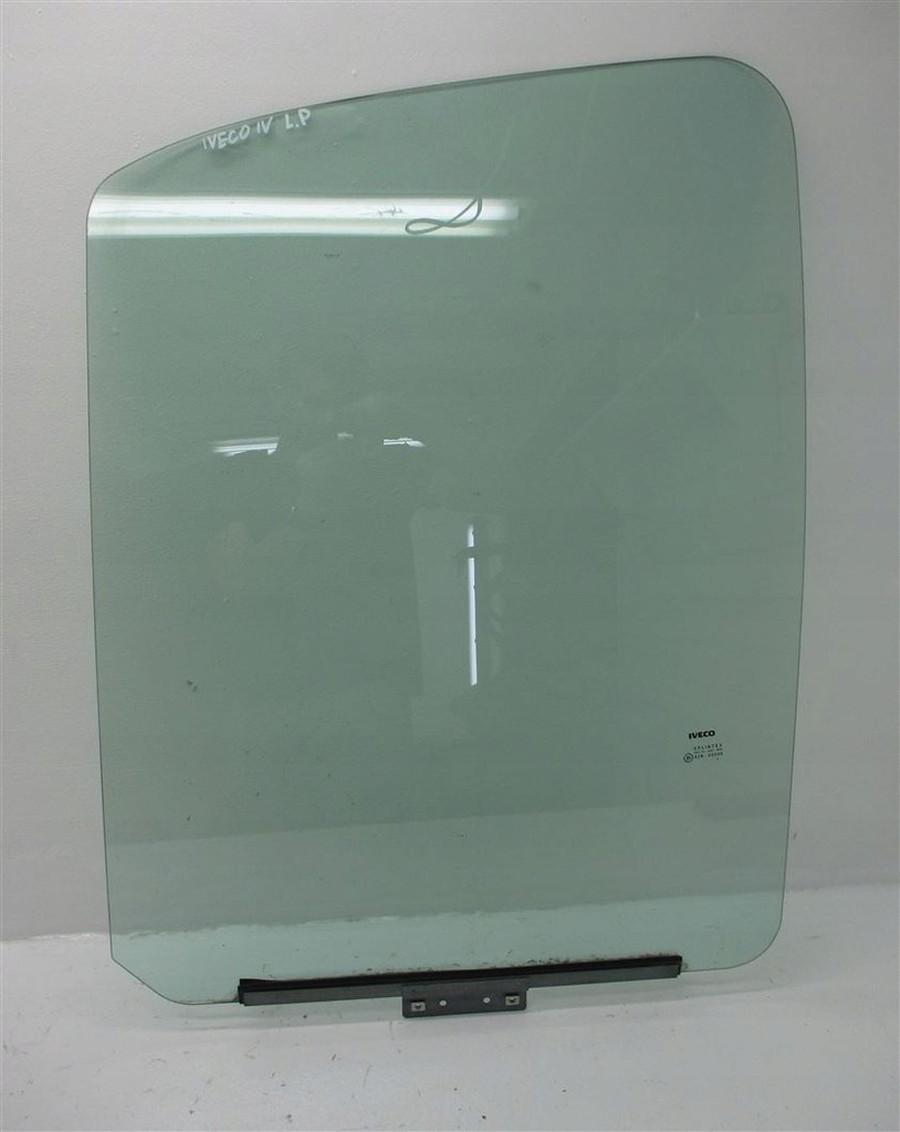 фото №1, Стекло дверь левый перед iveco daily iv 06-09