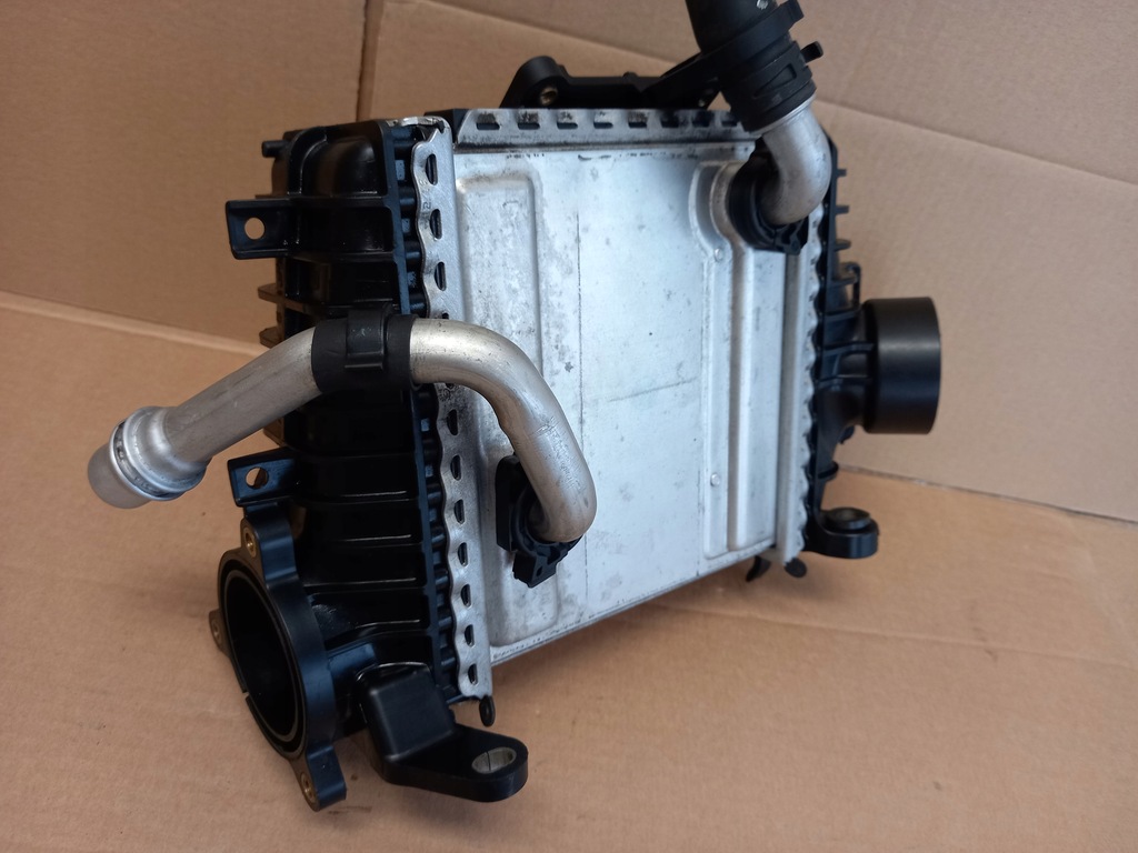 фото №8, Радіатор інтеркулер mercedesa w213 a654090606100 a6540108300