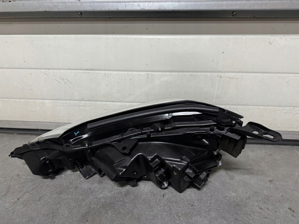 Lexus ux full led права лампа Доставка