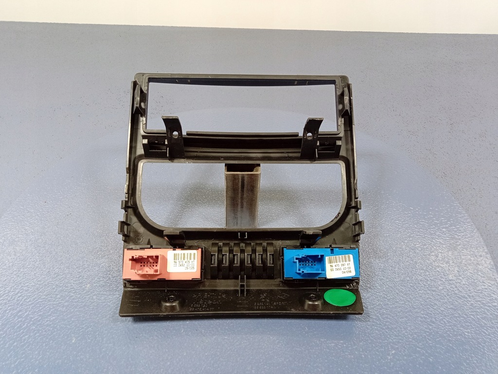 фото №3, Peugeot 1007 рамка радіо консолі 9647541477