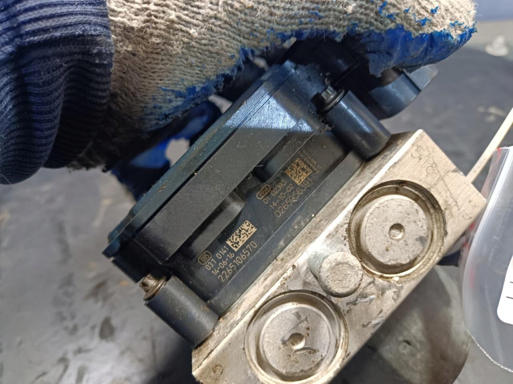 фото №2, Насос abs tesla model s 103779700b