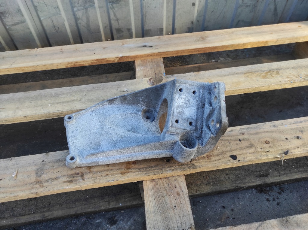 фото №1, Кронштейн коробки volvo v60 ii 2.0 t8 31370633