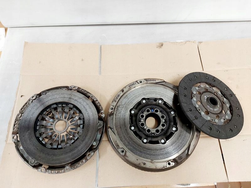 фото №4, Corolla verso ii 2.2 d зчеплення повний двомасовий маховик