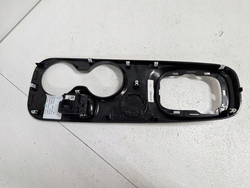 Fiat 500 x рамка туннель среднего передач 735695129 07356123300 Недорого