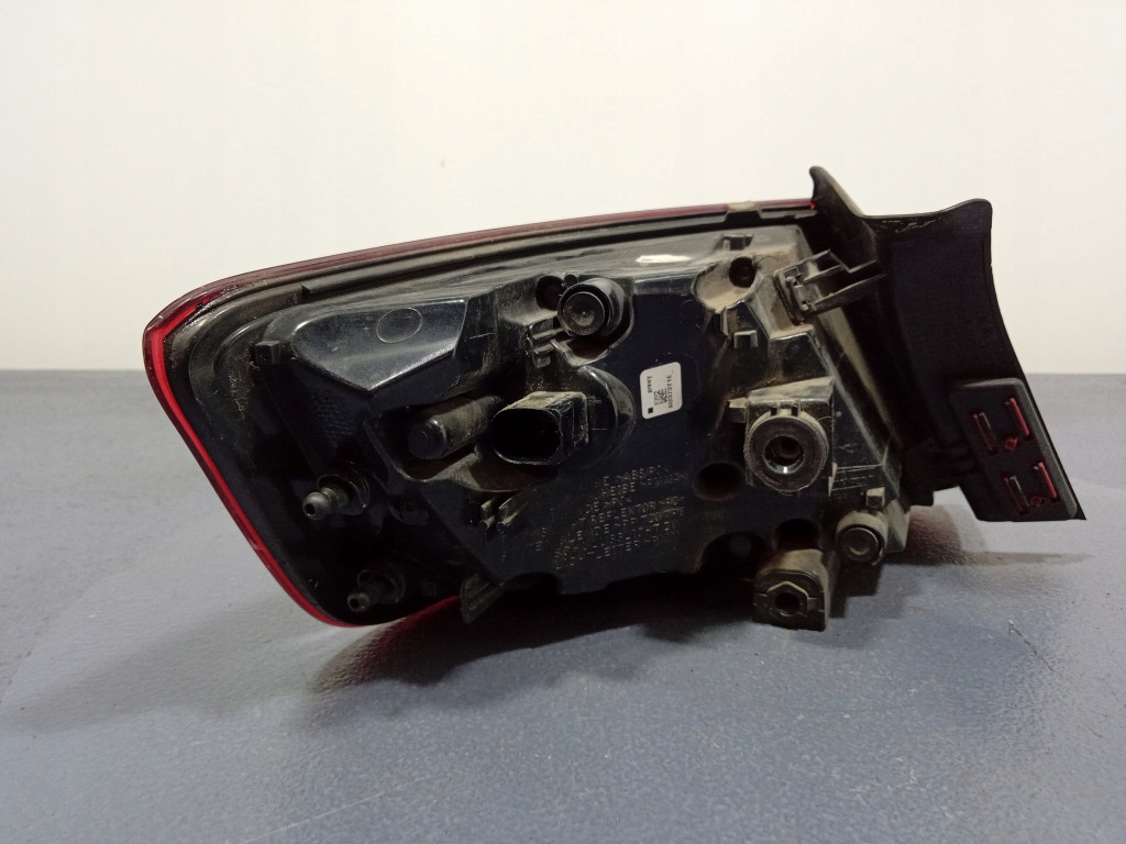 фото №3, Audi a3 8v sportback лампа задня права задня зовнішня 8v4945096d