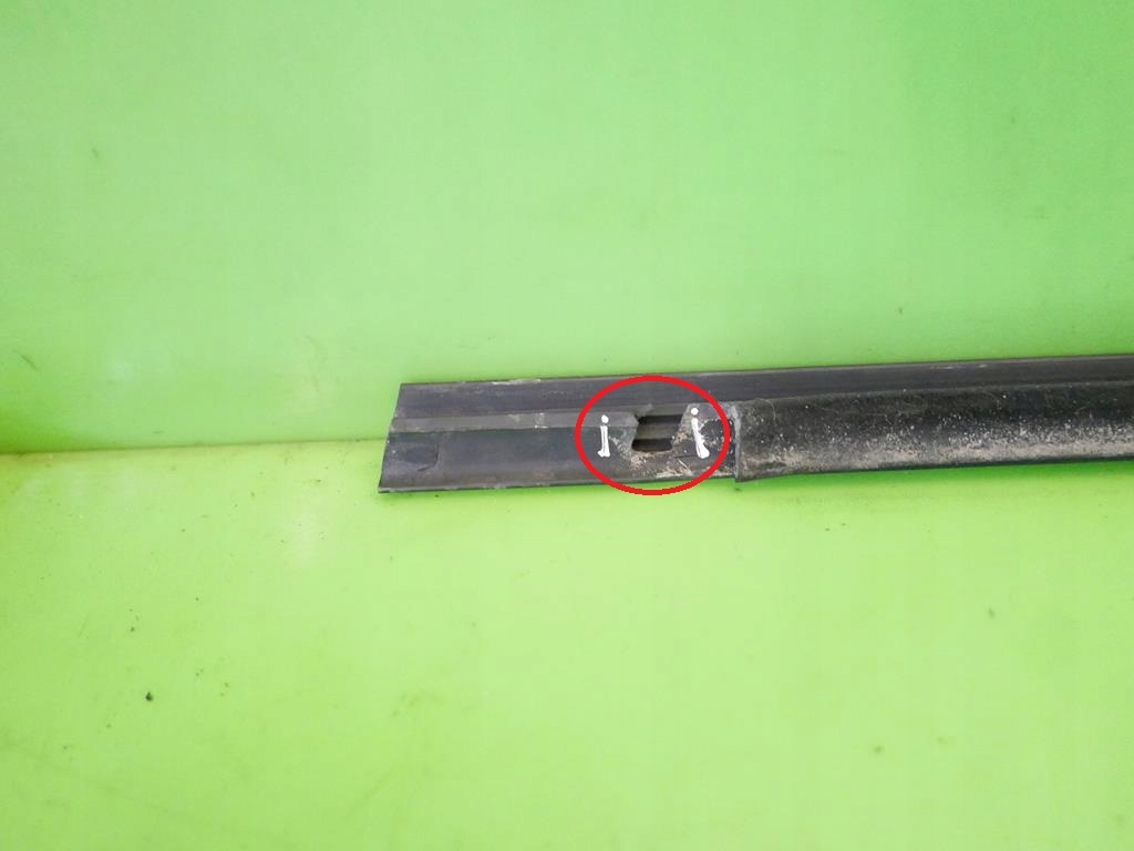 фото №7, Молдинг уплотнитель правая перед renault scenic ii