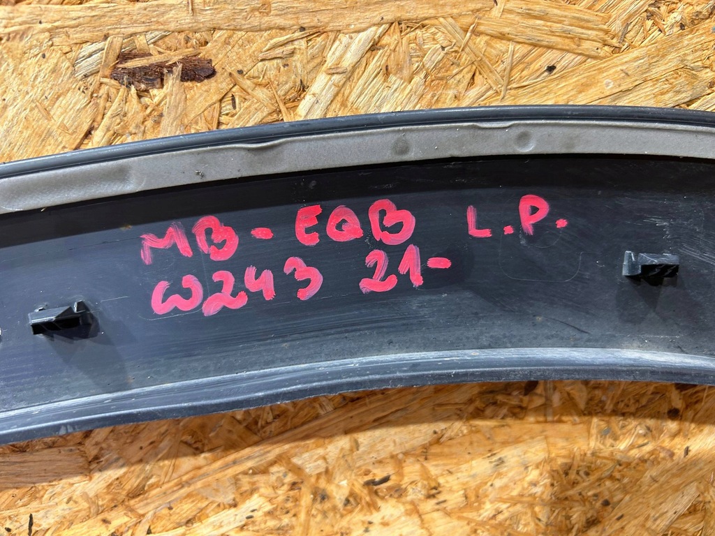 фото №11, Mercedes eqb x243 w243 21- молдинг накладка na крыло левый перед передняя