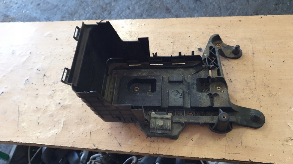 фото №1, Vw golf v основание аккумулятор