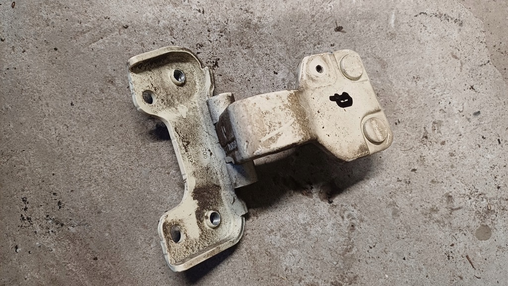 фото №1, Mercedes w212 петля крышки правый