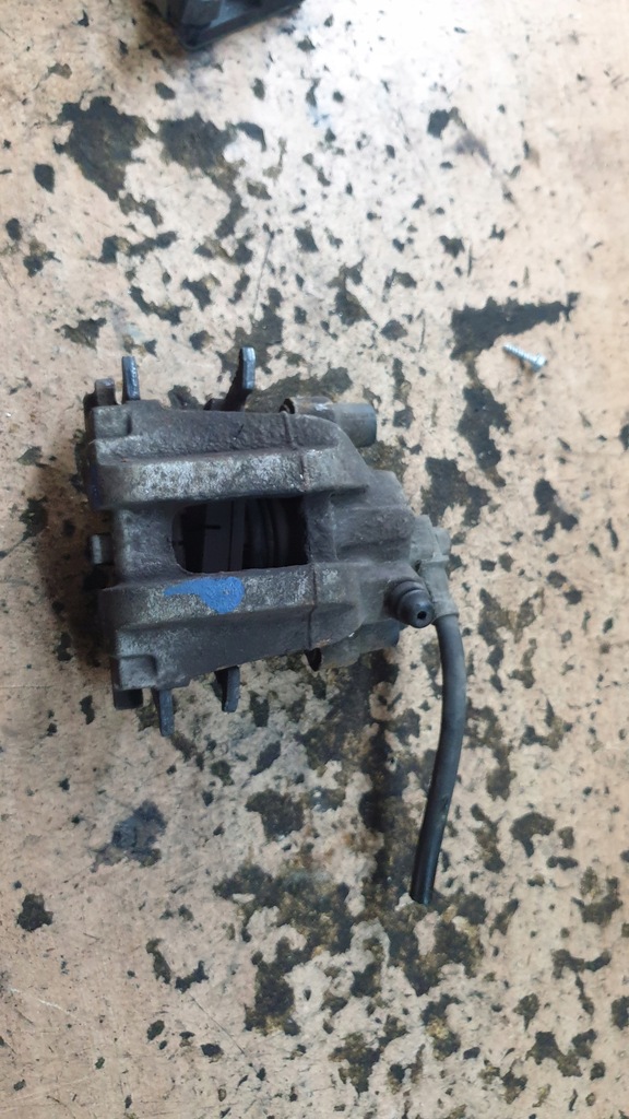 фото №1, Mazda tribute i 2.3 16v суппорт правый задняя задний