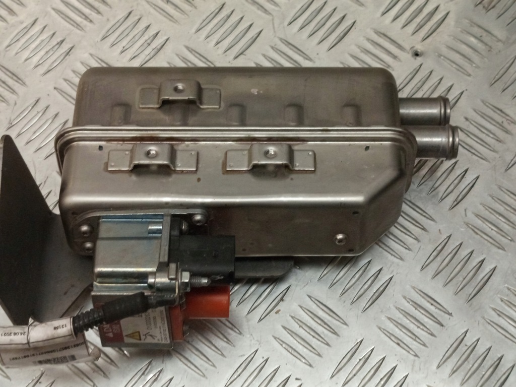 фото №12, Fiat оригинальный номер 68400740ad 500e радиатор аккумулятора аккумулятор