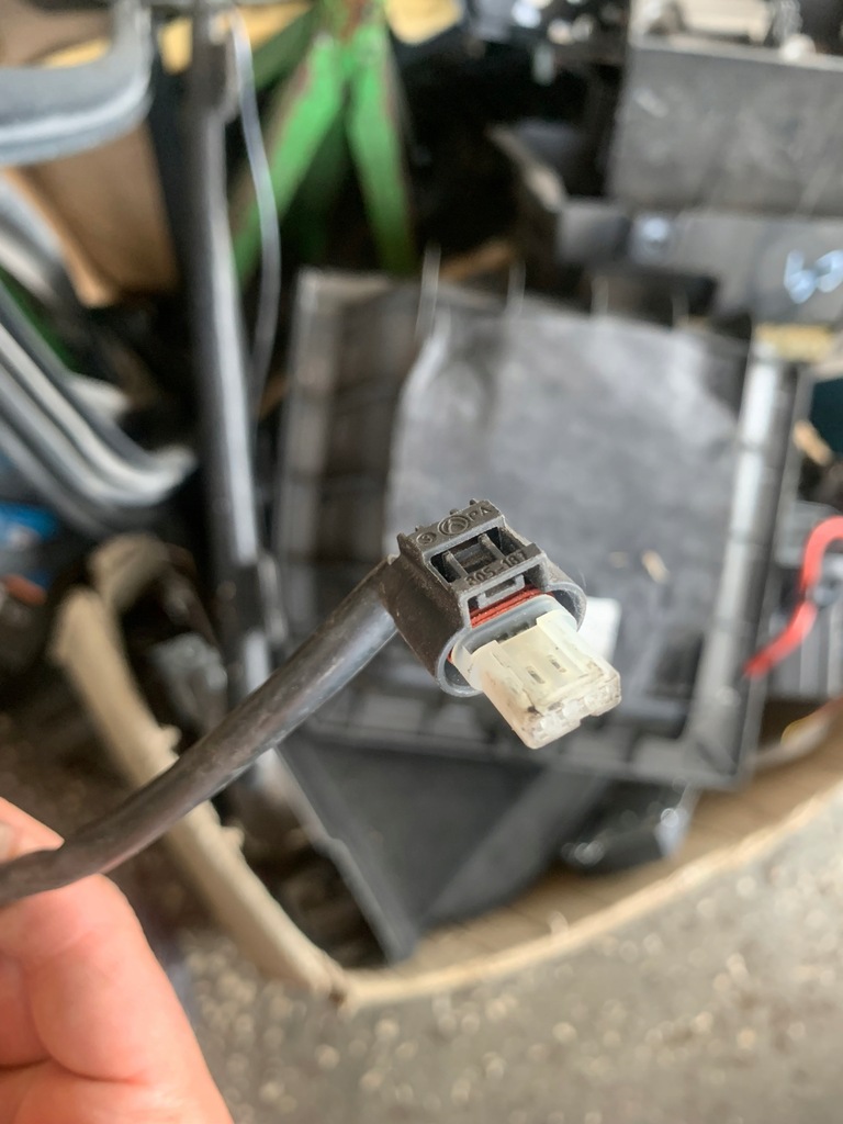 фото №5, Mercedes b klasa w246 штекер колодка кабель замка капот