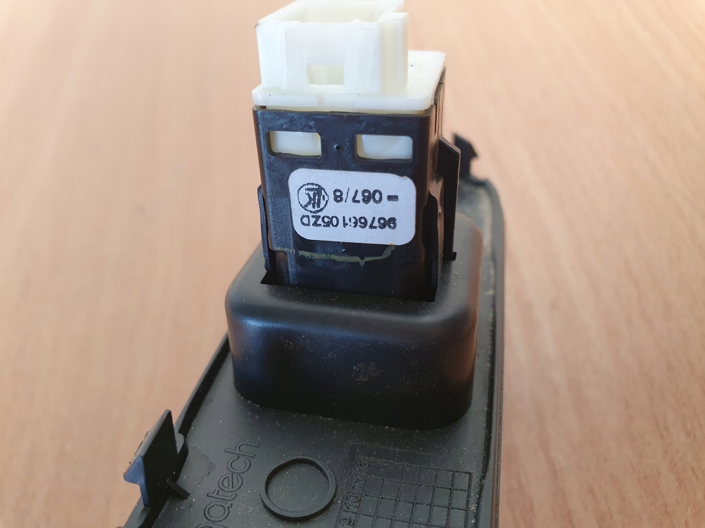 фото №7, Кнопка панель кришки багажника 96766105zd citroen c4 picasso ii