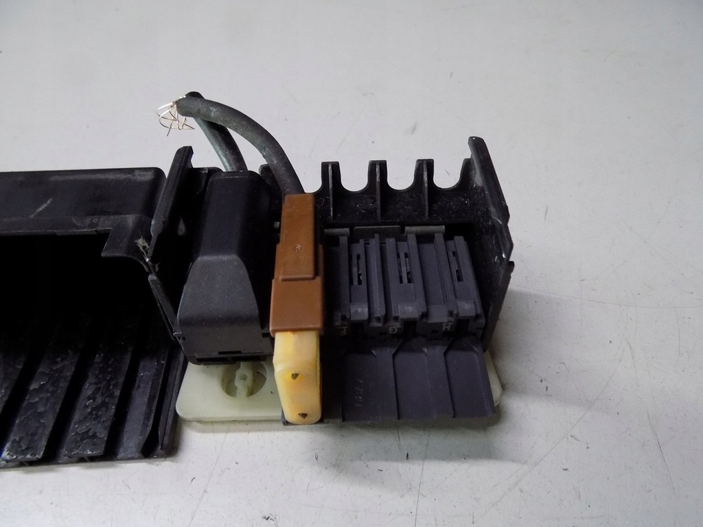 фото №7, Peugeot 207 cc 1.6 thp коробка запобіжників