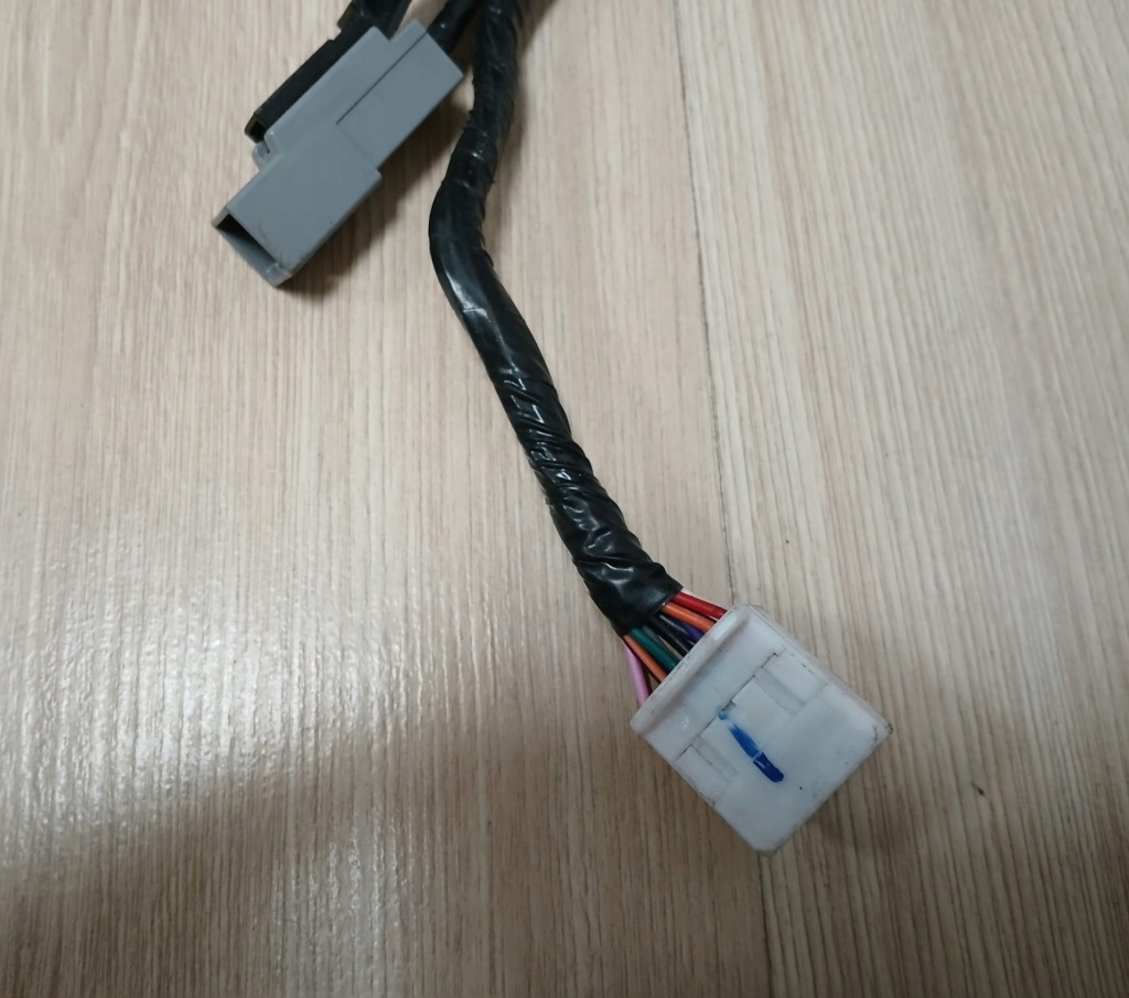 Toyota highlander od 2020r дзеркало ліва каркас камера асистент 14+1 pin Ціна