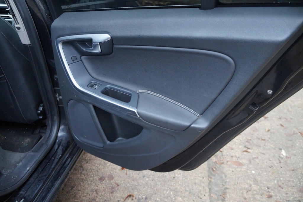 фото №1, Обшивка обшивка двері r-desing правий задня volvo v60 i