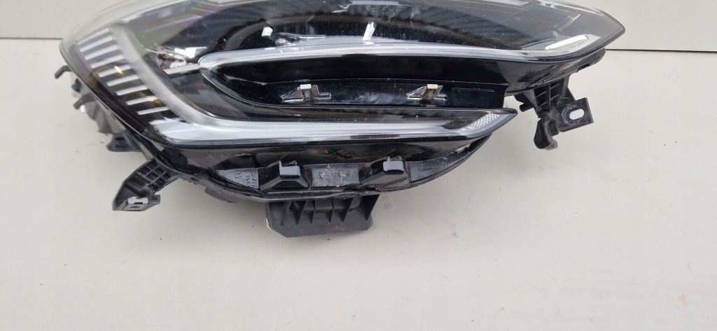 Фара перед правый  renault megane iv 4 рестайлинг  full led 260106798r с Разборки