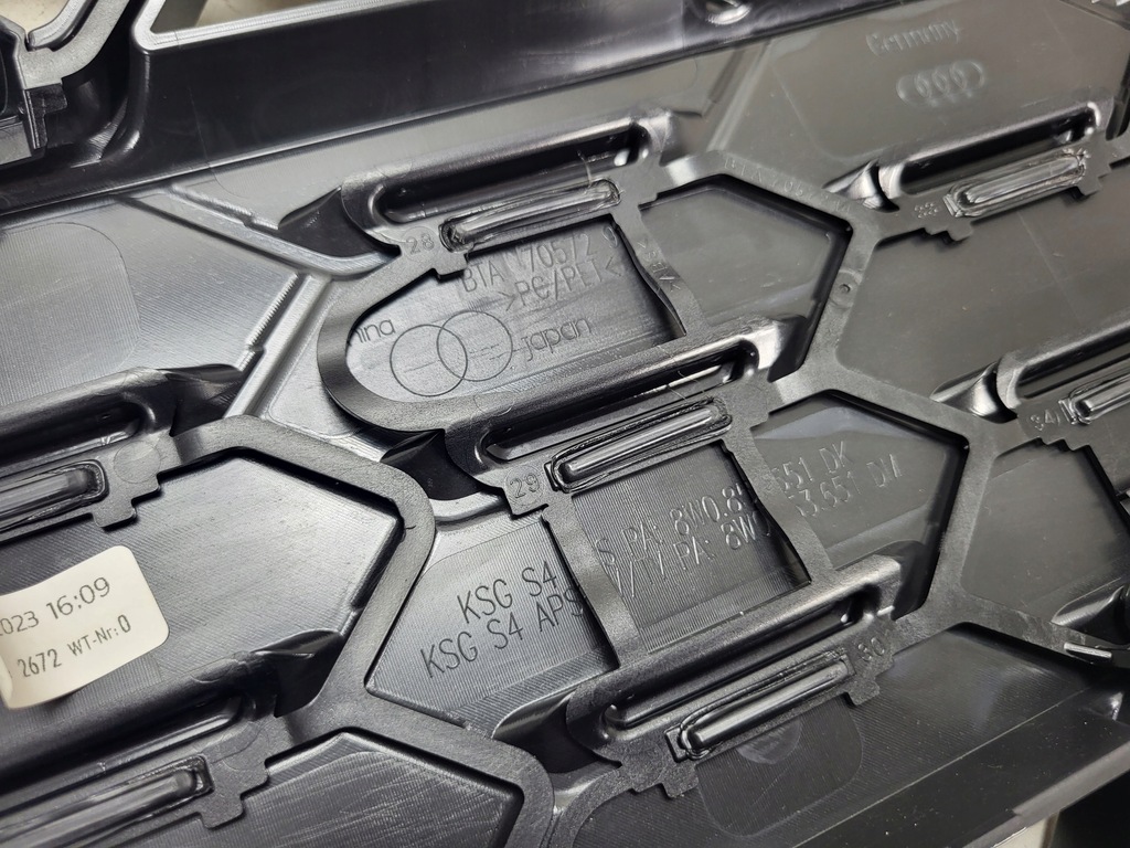 фото №6, Audi s4 a4 b9 lift 8w решітка радіатора black решітка радіатора двигуна емблема 8w0853651
