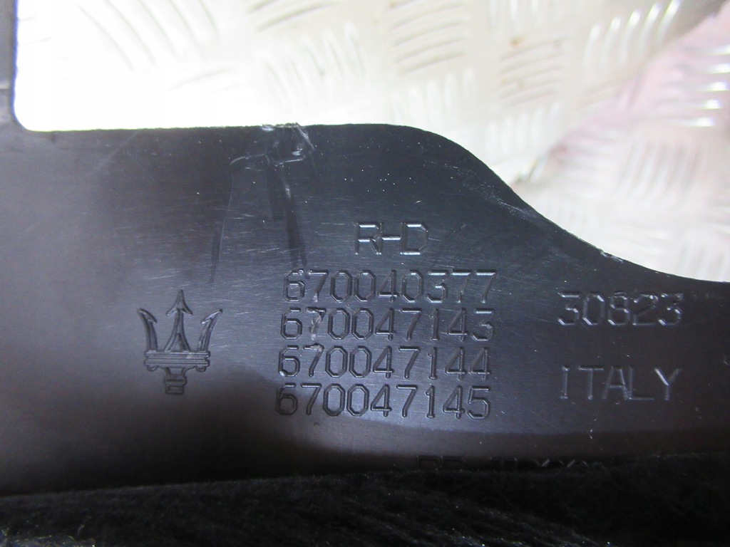 фото №9, Maserati levante накладка порог правая 670040377