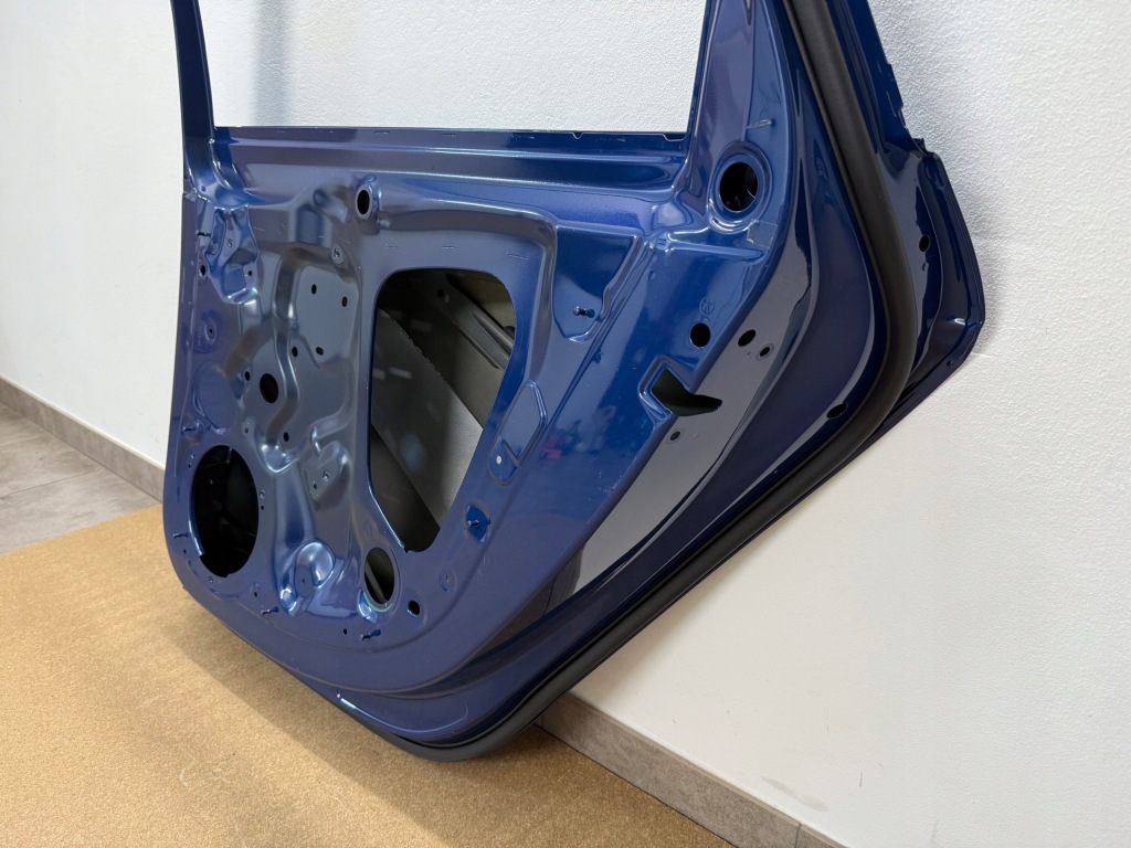 Купити Audi a4 b9 рестайлінг  седан двері праві задній