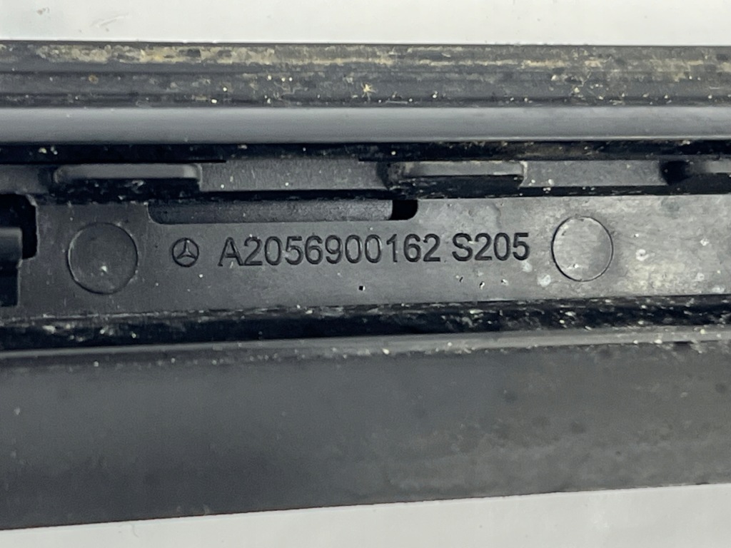 Купить Mercedes c-klasa w205 накладка  стекло лобовое левая a2056900162