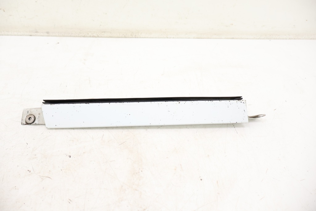 фото №1, Mercedes-benz w124 молдинг pod фара правая перед