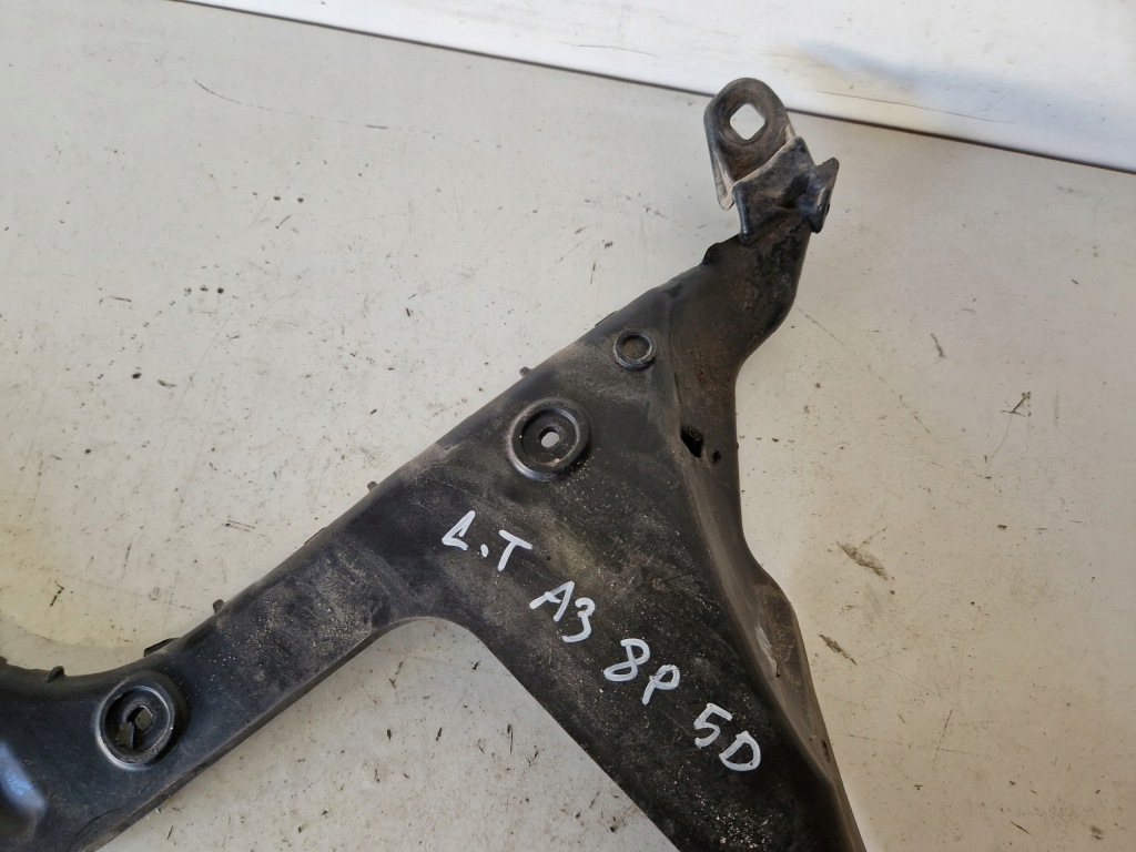 Направляющая бампера левый задняя audi a3 8p lift 5d 2.0 b Киев