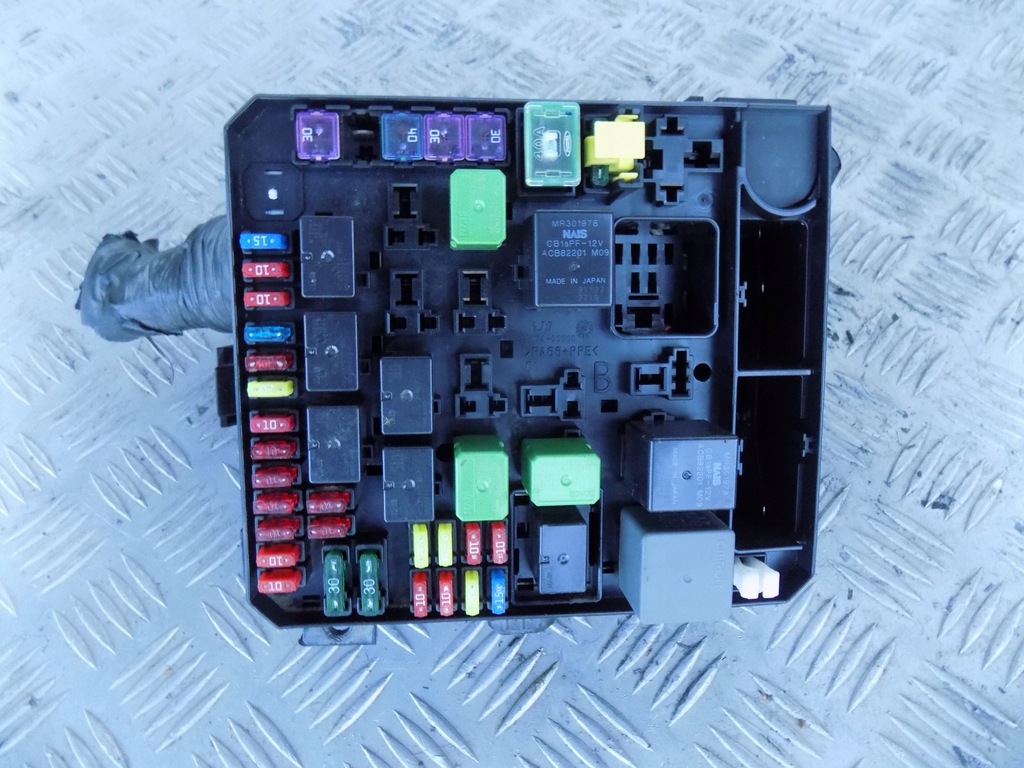 фото №1, C-crosser 4007 коробка корпус предохранителей