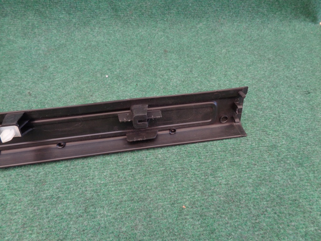 Купити Пластик захист молдинг поріг alfa romeo 159 ліва 156037071 оригінальний номер czarna