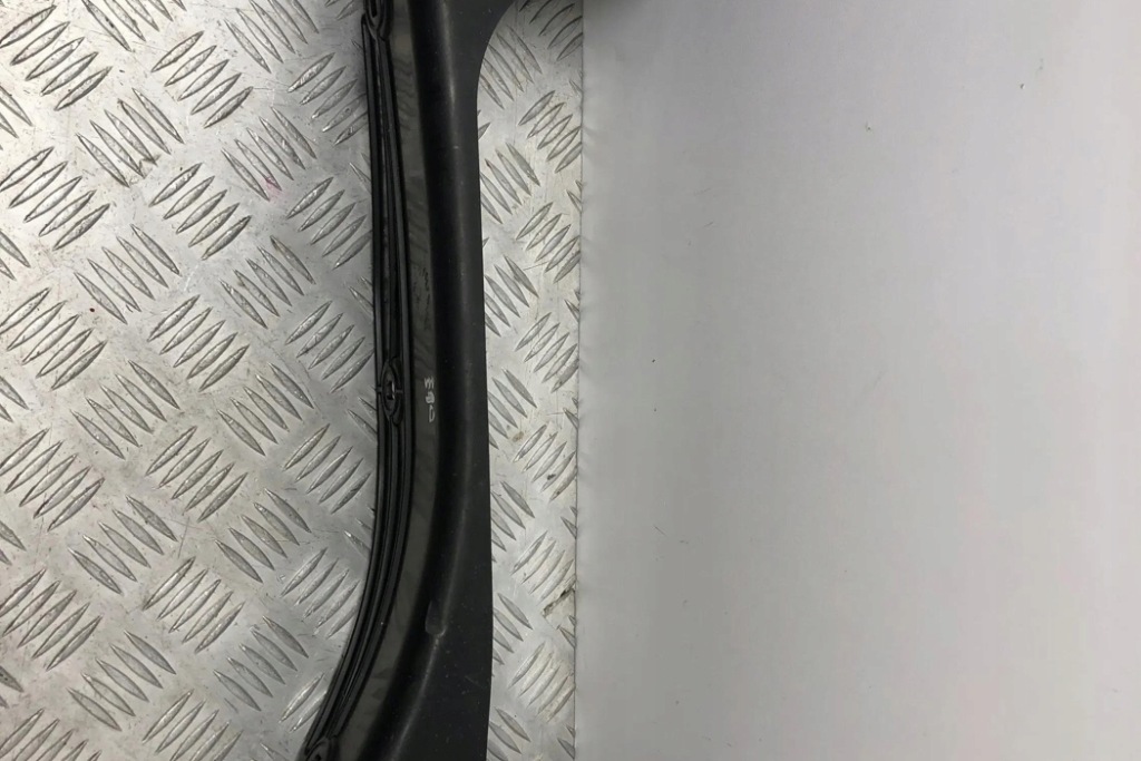 фото №8, Лівий напрямна заднього бампера bmw 3 e90 11460915 1.8l дизель 105kw 2011