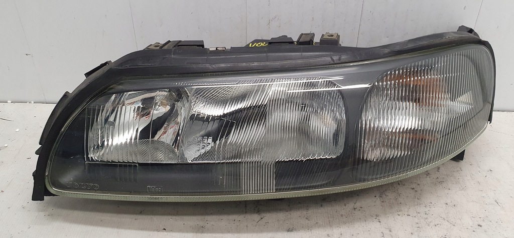 фото №1, Volvo v70 ii 2 лампа перед левая оригинал europa ładna