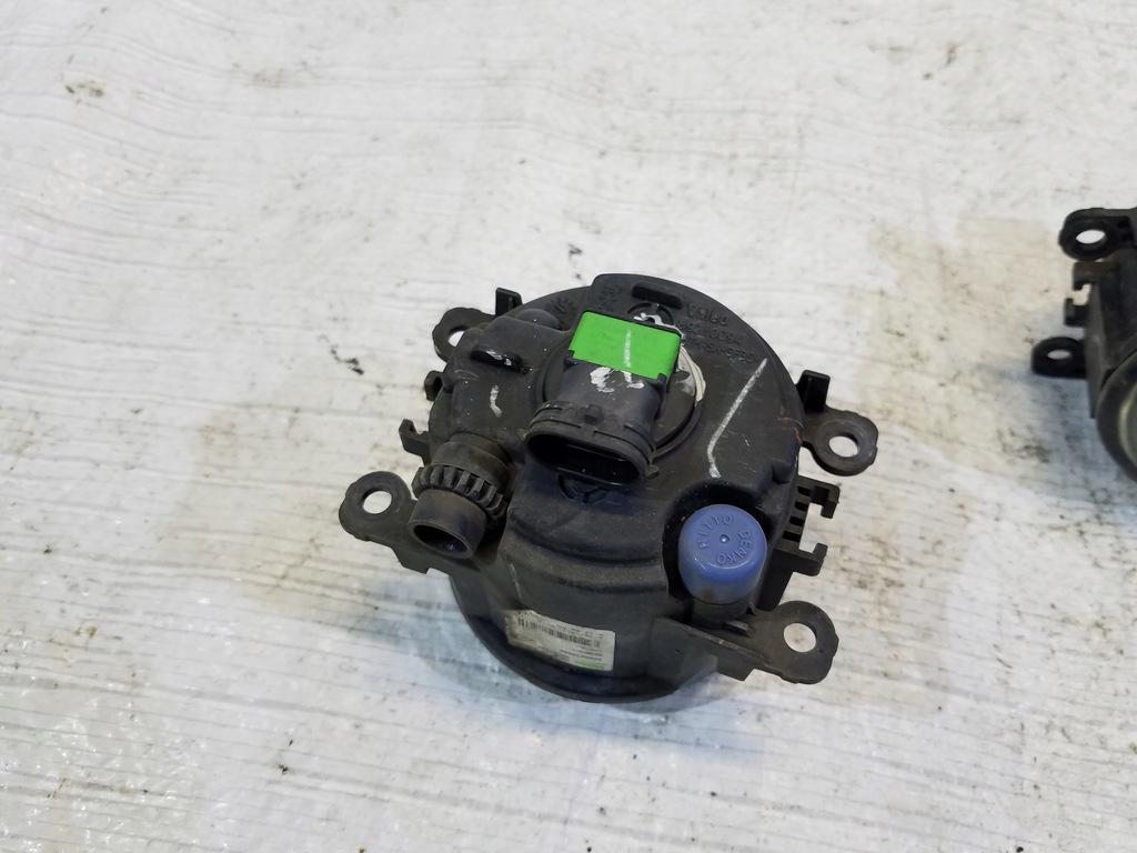 фото №2, Противотуманная фара перед renault megane iii cabrio cc