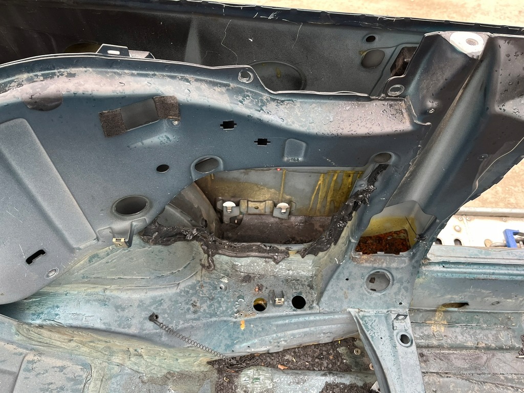 фото №5, Крила обшивка чверть права ліва pas задній задня mercedes w124 cabrio