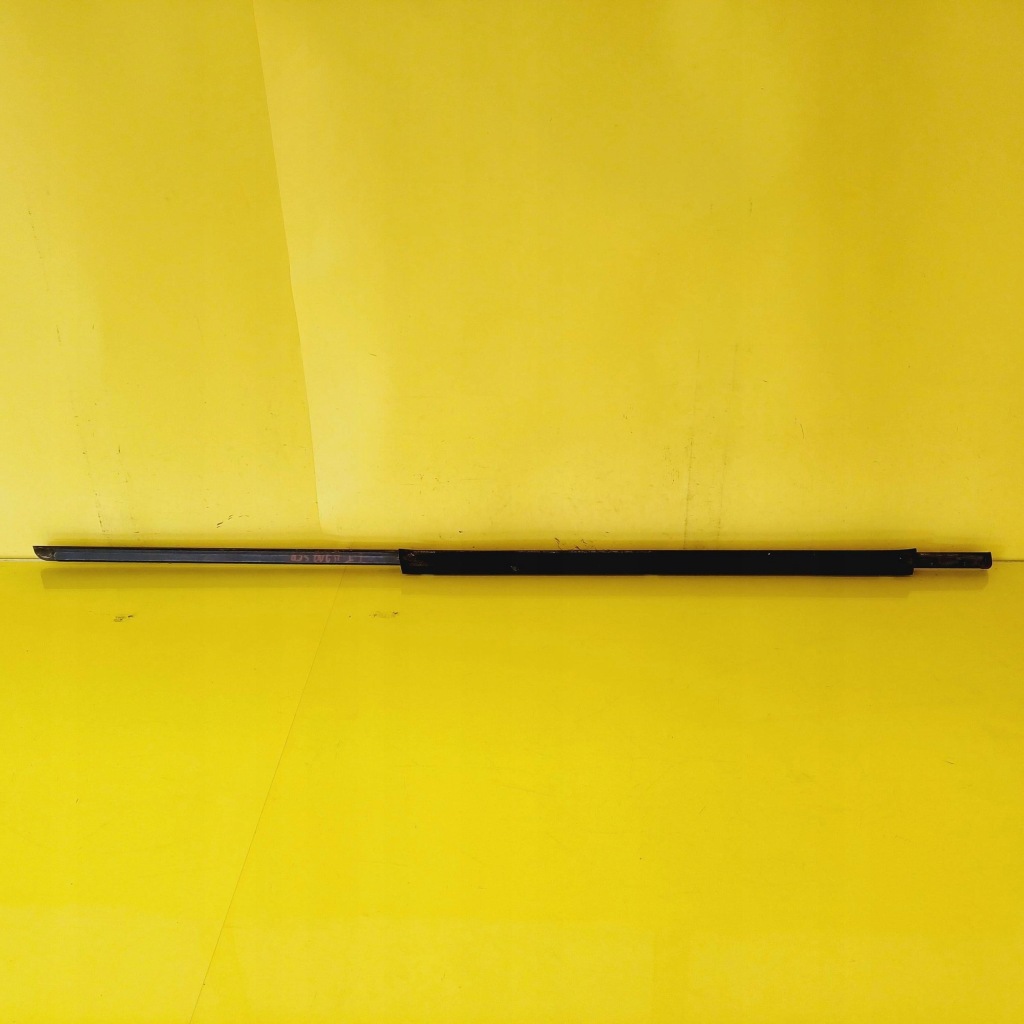 Молдинг ущільнювач лівий задній mercedes benz e w210 седан nr142 в Україні