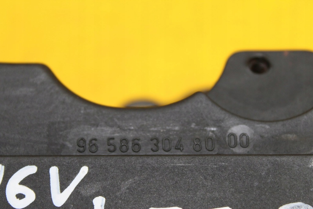 фото №8, Кришка клапанів 9658630480 peugeot 307 1.6 16v