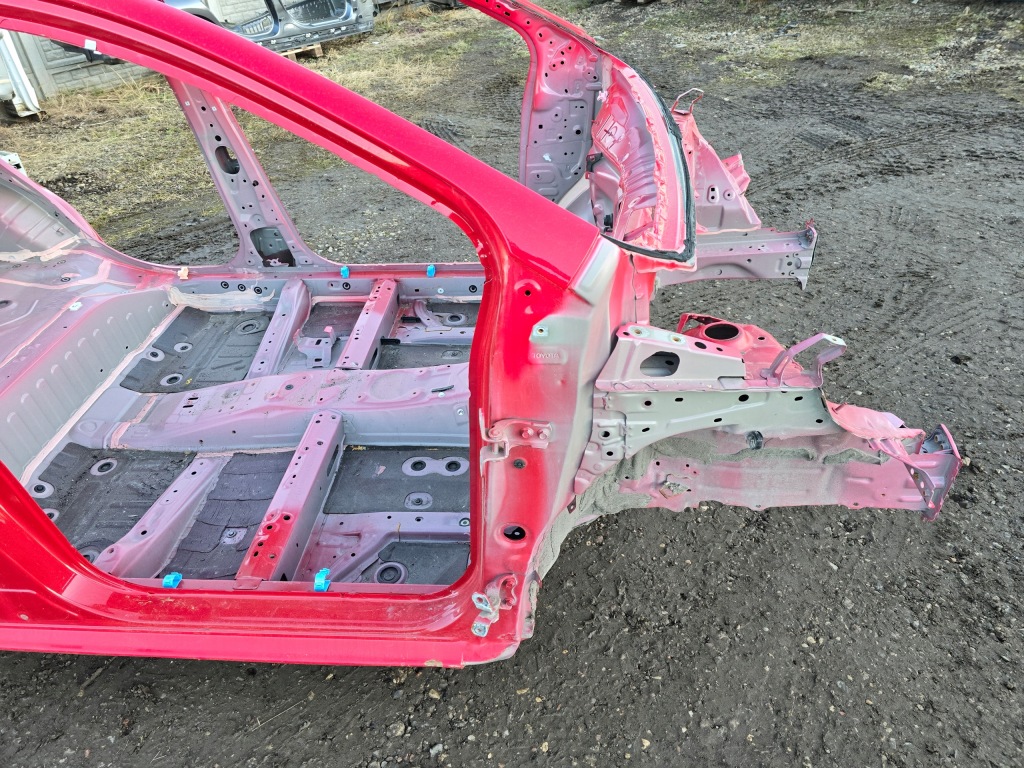 фото №1, Toyota yaris iii четверть перед передняя правая